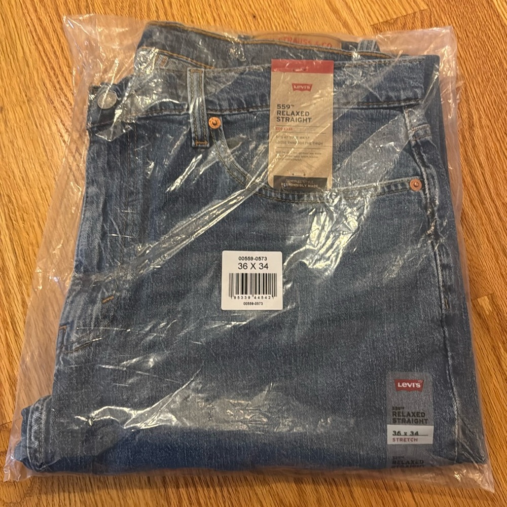559™ RELAXED STRAIGHT LEVI’S® FLEX MEN'S JEANS 
Fremont cafe color
36x34
NWT
